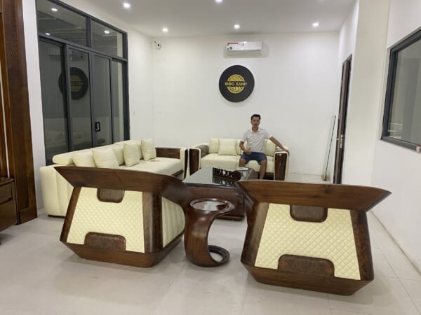 alt="Sofa gỗ óc chó bọc da cao cấp MS 03"